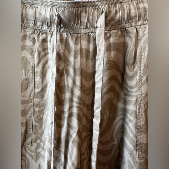 Urban Outfitters Cargo Pants Wide Leg in Swirl Tan Print size Large - Picture 6 of 6